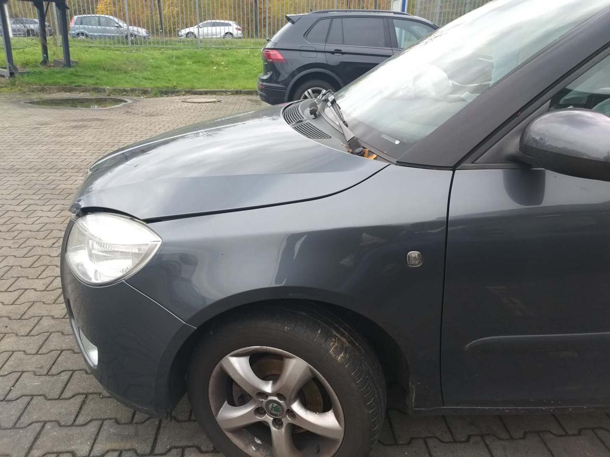 Skoda Fabia 2 5J original Kotflügel vorn links LF8J Anthrazitgrau Bj.2009 Skoda Fabia 2 5J original Kotflügel vorn links LF8J Anthrazitgrau Bj.2009